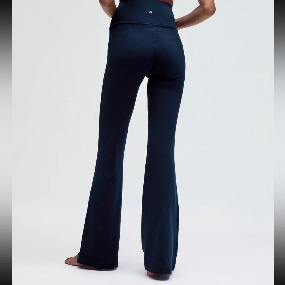 Lululemon Groove Nulu Super High Rise Pant in True Navy - Picture 2 of 5